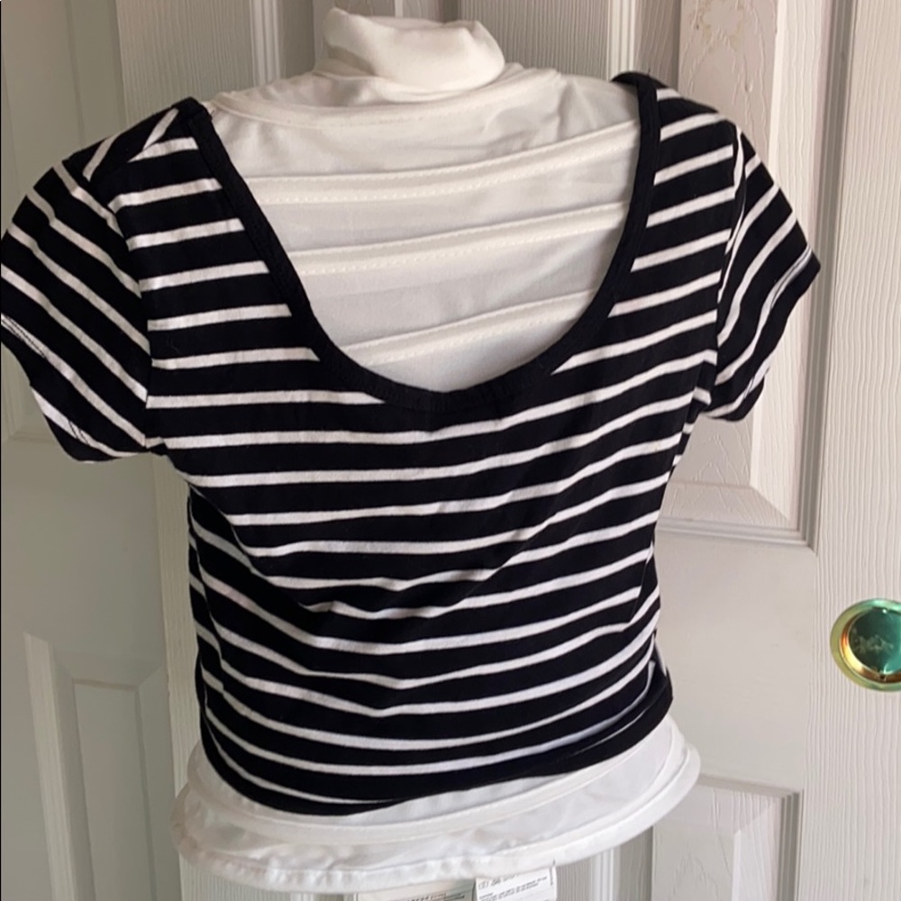 Black and white striped crop top - Picture 2 of 2